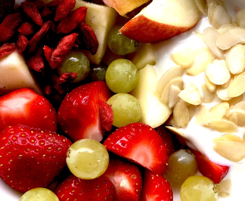 Cholesterol-friendly snacks - fruit salad
